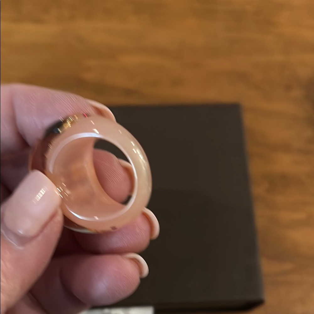 Elegant Louis Vuitton Gold and Pink Inclusion resin Women's Ring - Picture 8 of 9